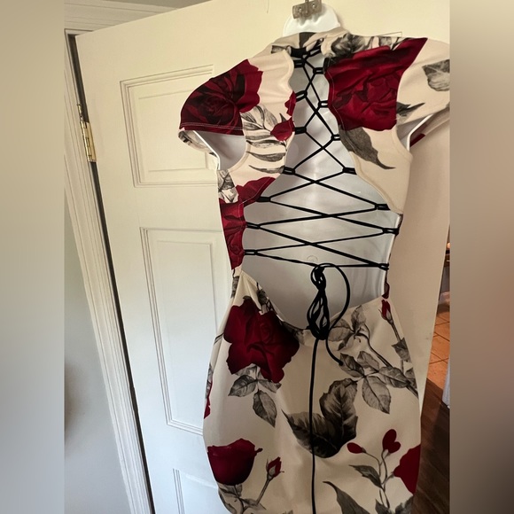 Discovery Rose Lace up mini Dress - Picture 2 of 6